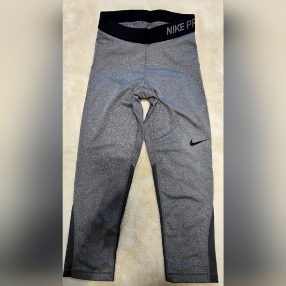 Nike Pro Size XS 3/4 Lenght Sweatpants